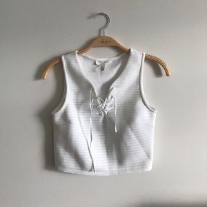 WHITE CROP TOP